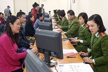 Cán bộ hành chính không được nhận đơn thư, giấy tờ tại nhà riêng