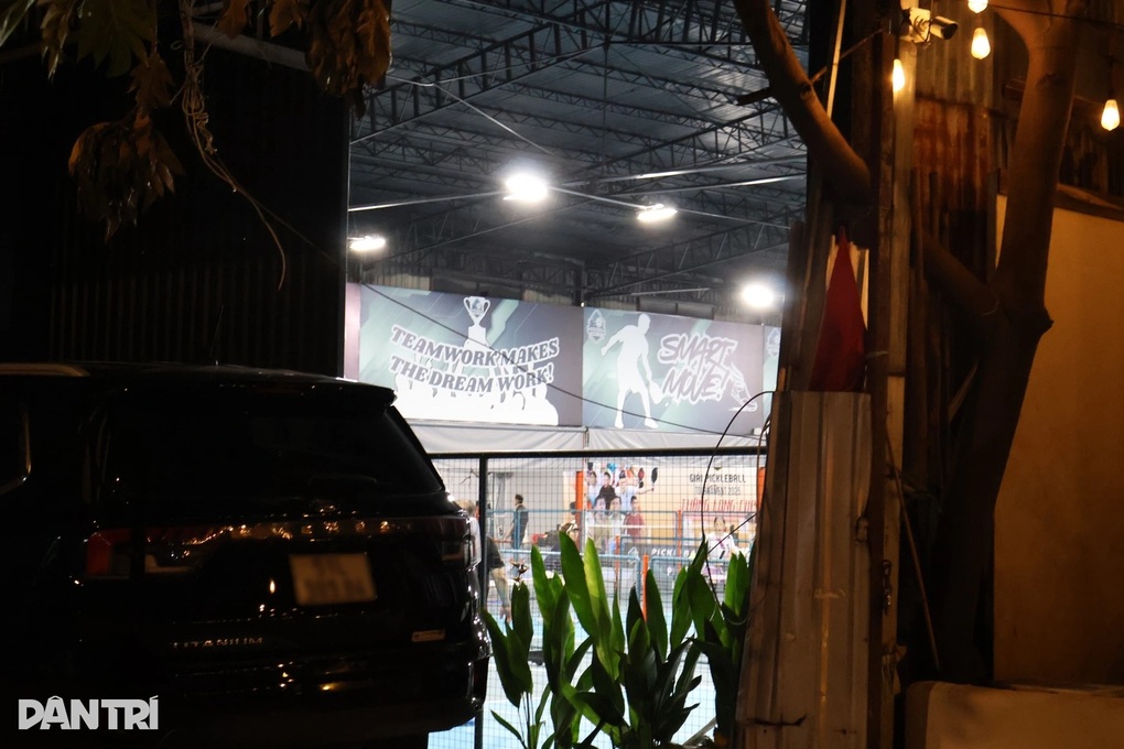 การถูกเสียงลูกโป่งแตกดังจนหูหนวกอาจทำให้เกิดอาการหัวใจสลายได้ - 1 Đinh tai bởi tiếng bóng póc póc có thể gây ra hội chứng trái tim tan vỡ - 1