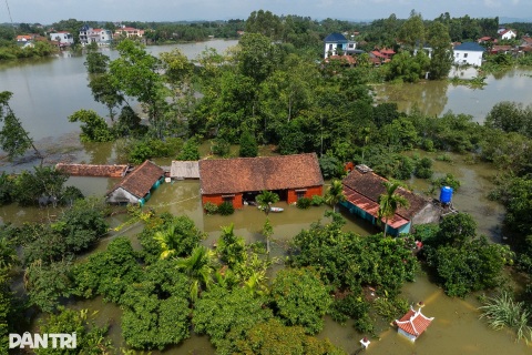 Hơn 5.360 nhà ở Bắc Ninh và Hà Nội đang bị ngập nước