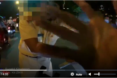 Người nước ngoài giả vờ không biết tiếng Việt để bỏ chạy CSGT