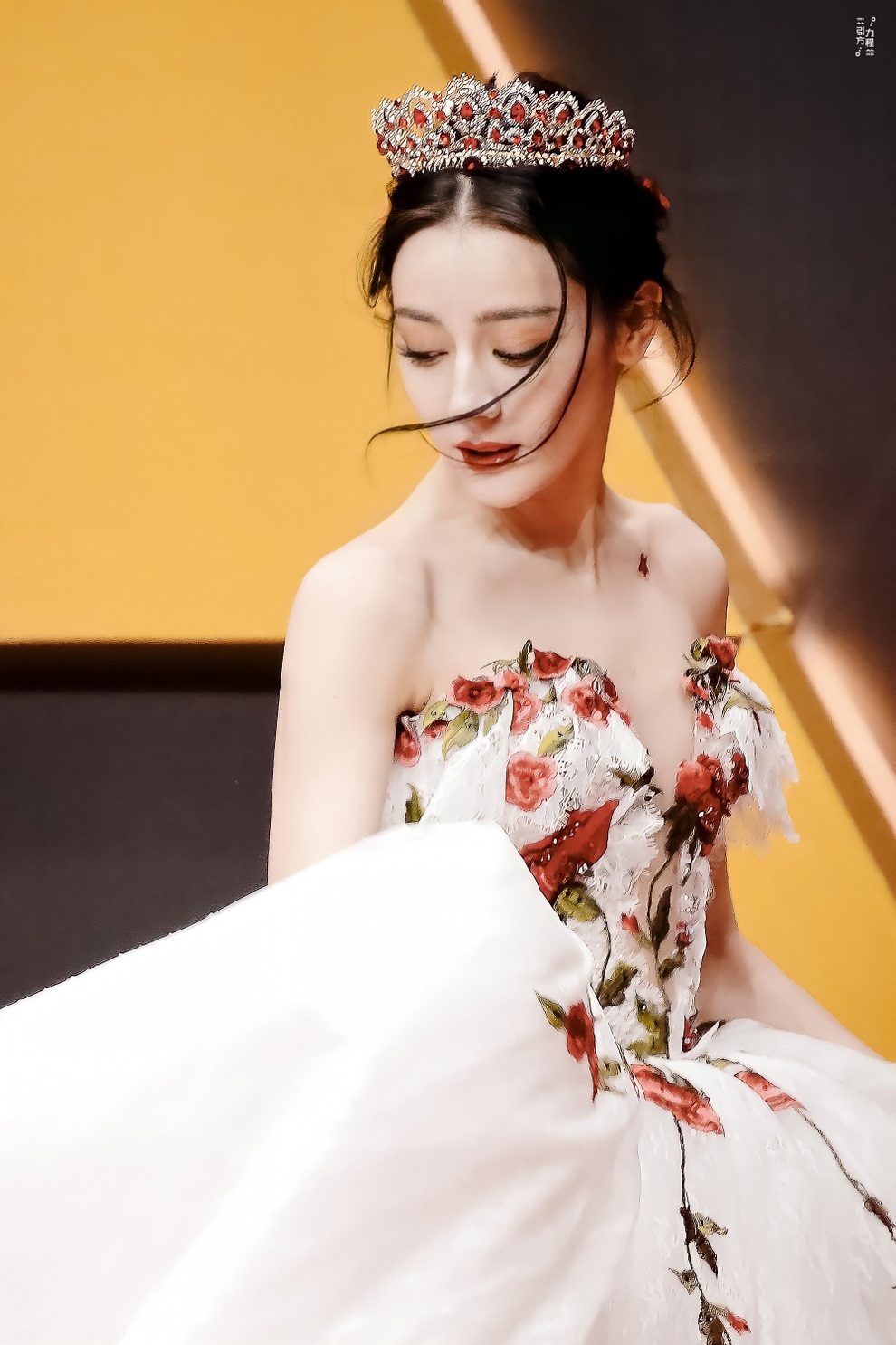 Những lần xuất hiện gây chú ý của mỹ nhân Tân Cương Địch Lệ Nhiệt Ba - 8 Những lần xuất hiện gây chú ý của mỹ nhân Tân Cương Địch Lệ Nhiệt Ba - 8