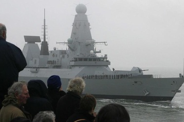 Chiến hạm tối tân của Anh hỏng động cơ khi đang tập trận