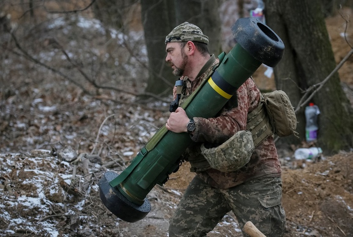 Video tên lửa Javelin của Ukraine phá hủy pháo phản lực Nga - 1 Video tên lửa Javelin của Ukraine phá hủy pháo phản lực Nga - 1