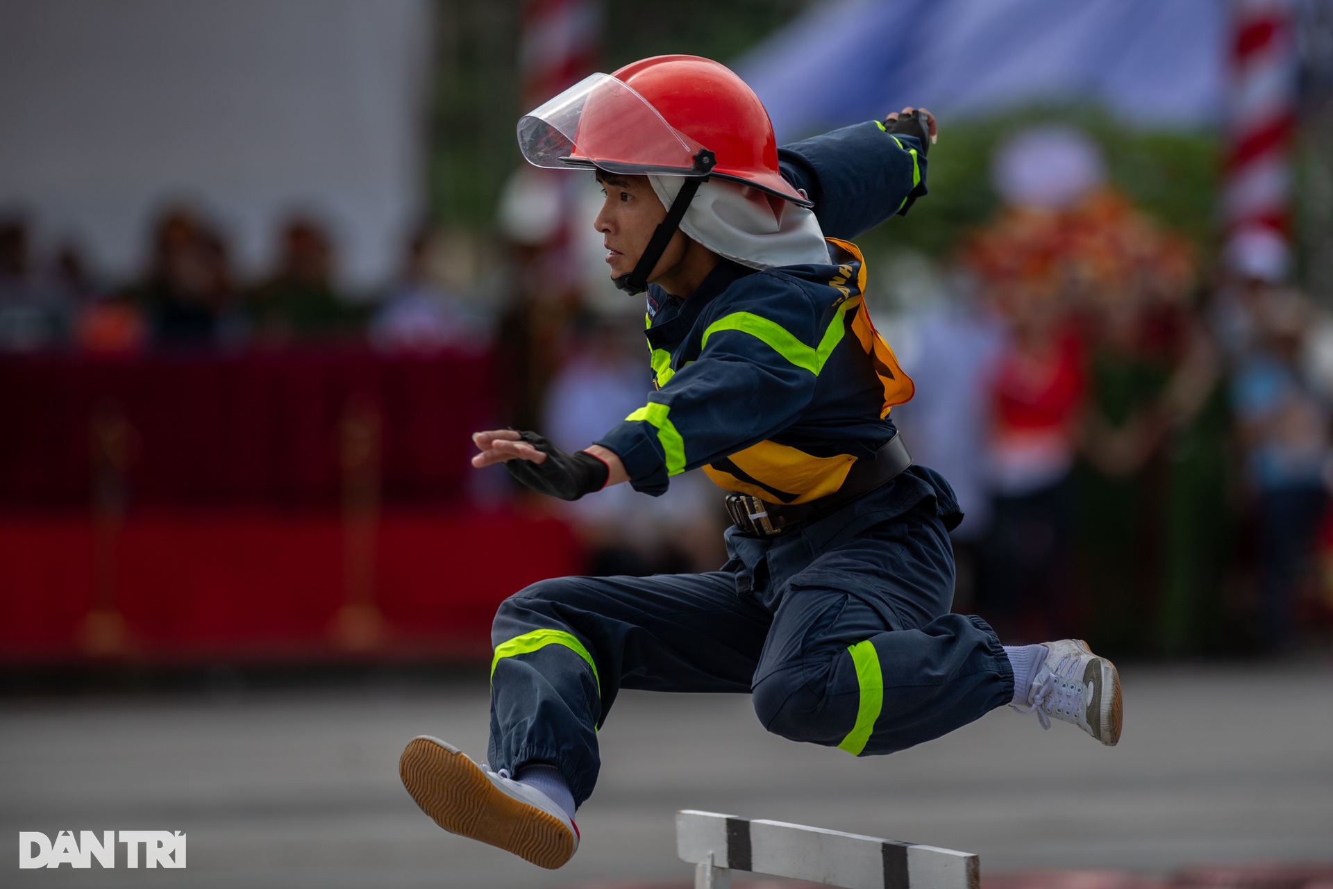 Hình ảnh ấn tượng các màn trình diễn tại hội thi phòng cháy chữa cháy - 7 Hình ảnh ấn tượng các màn trình diễn tại hội thi phòng cháy chữa cháy - 7