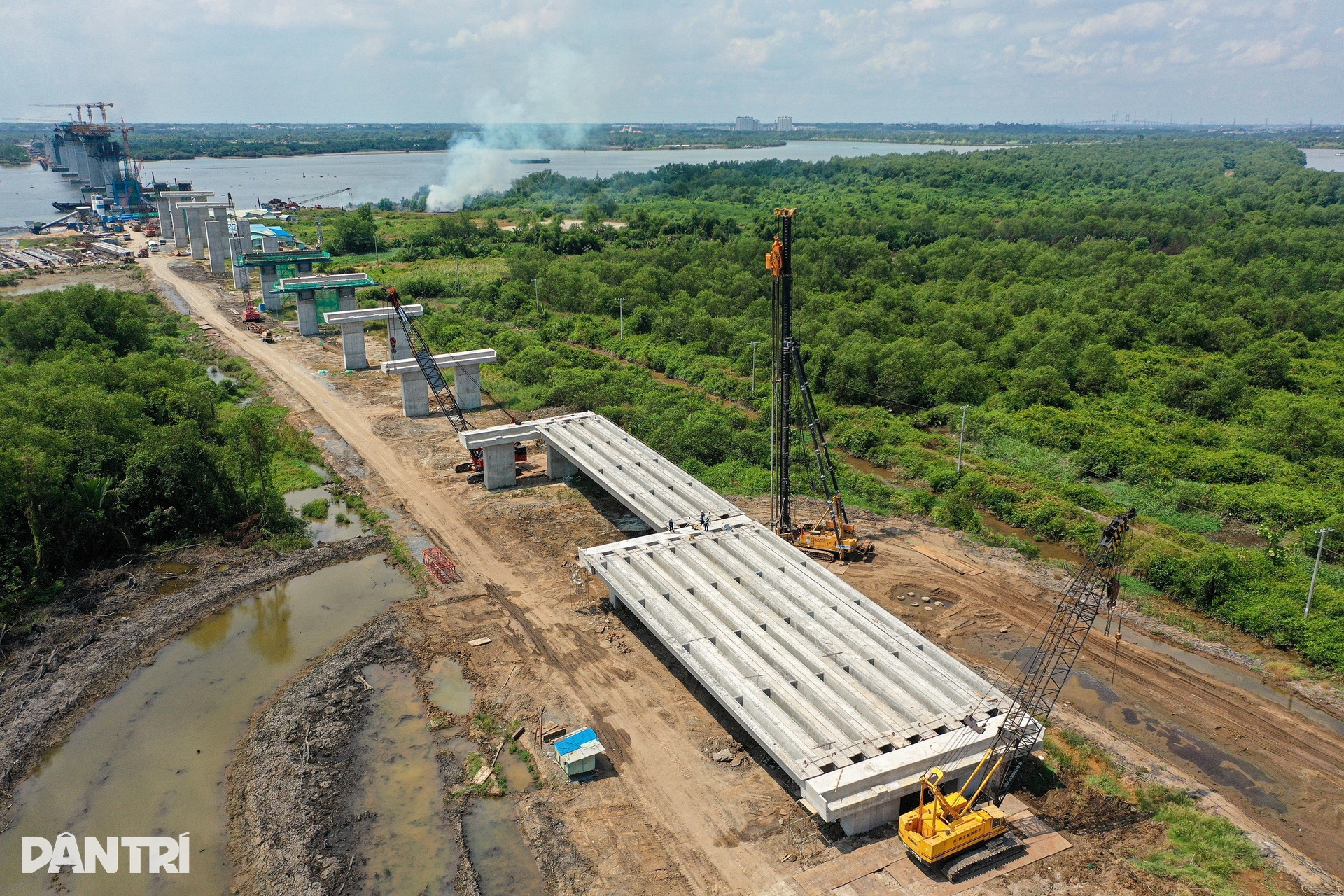 Chi chít nhà, cột điện giữa công trường Vành đai 3 TPHCM đoạn qua Đồng Nai - 11 Chi chít nhà, cột điện giữa công trường Vành đai 3 TPHCM đoạn qua Đồng Nai - 11
