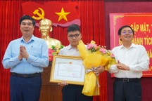 Bình Định tuyên dương nam sinh giành huy chương bạc Olympic tin học châu Á