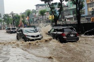 10 điều cần nhớ khi lái xe trong thời tiết mưa bão