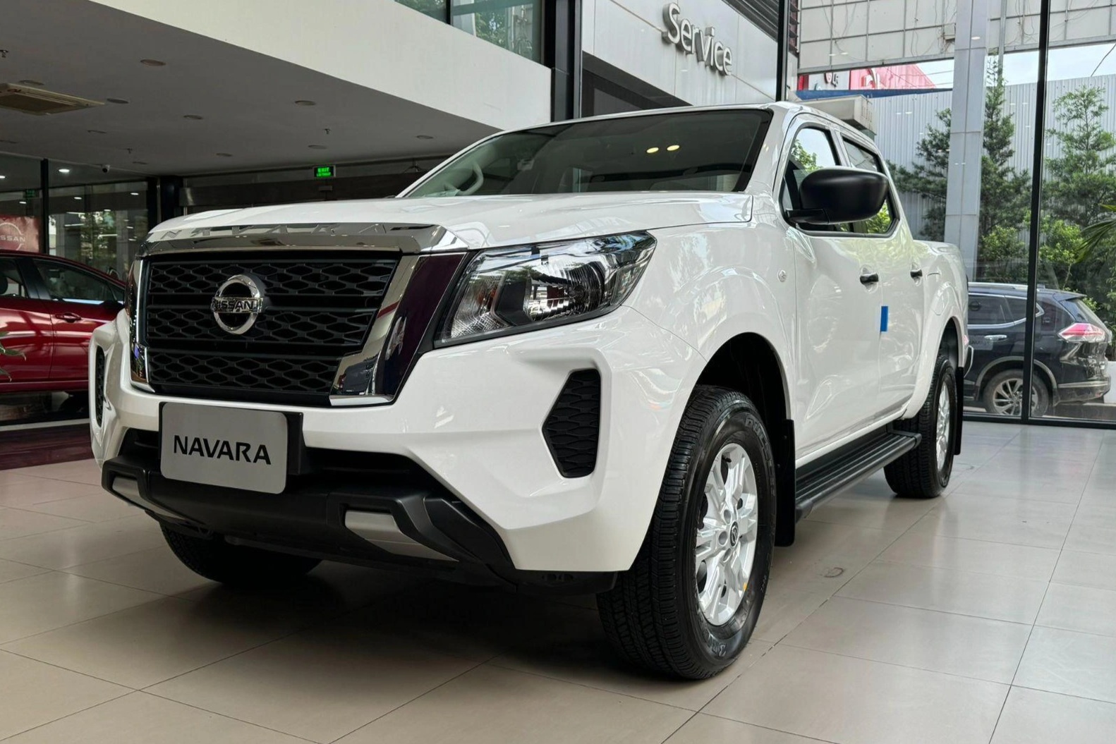 Trang bị ngoại thất của Navara EL 2WD Nâng cấp không phong phú như các mẫu xe cùng tầm giá (Ảnh: Bảo Ngọc).