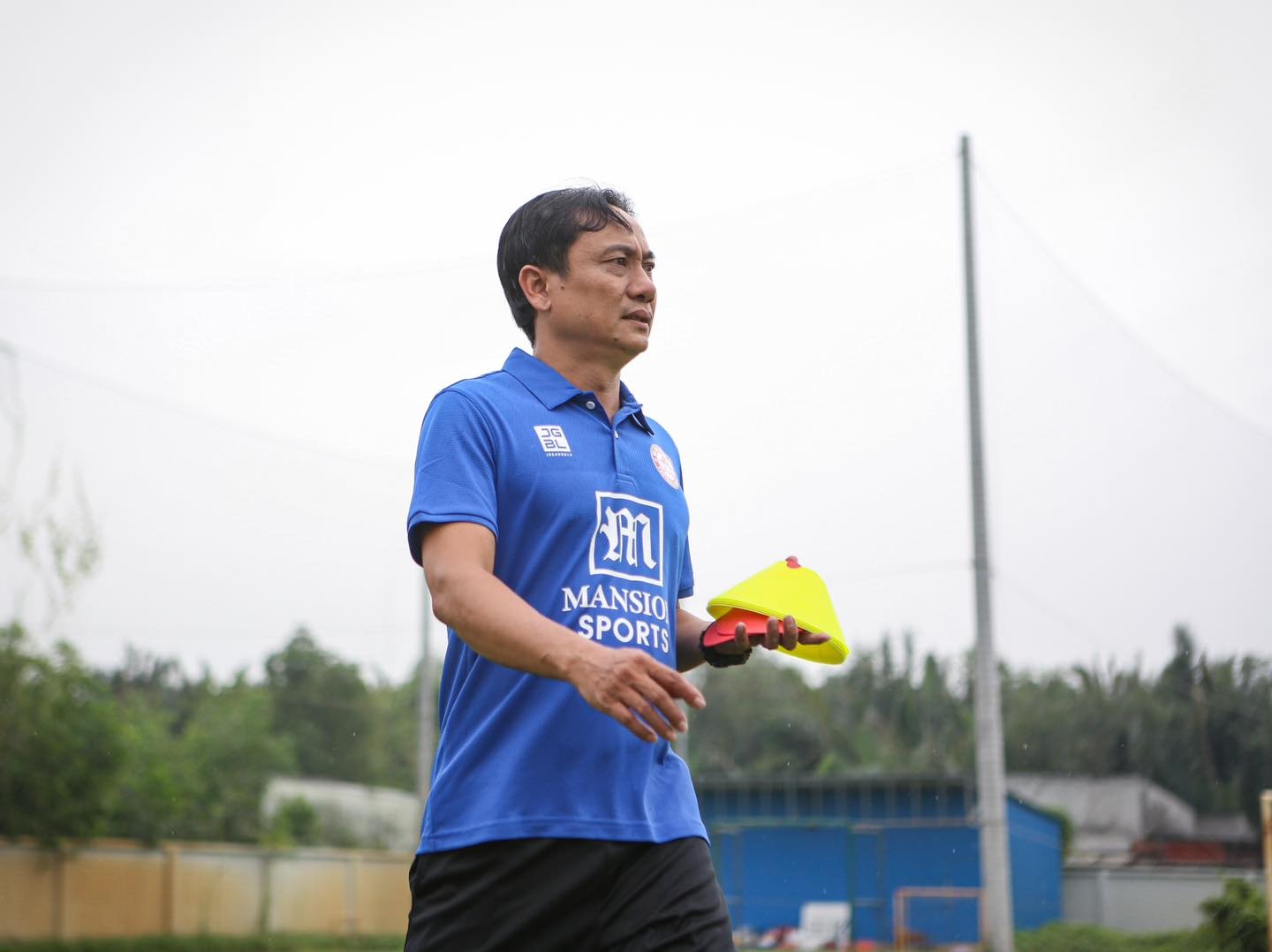 ខណៈកំពុងរង់ចាំលោក Park Hang Seo ក្លឹប HCMC បានប្រកាសគ្រូបង្វឹកបណ្តោះអាសន្ន - ១ Trong thời gian chờ ông Park Hang Seo, CLB TPHCM công bố HLV tạm quyền - 1