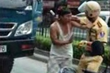 CSGT hành hung tài xế xe tải trên phố?  