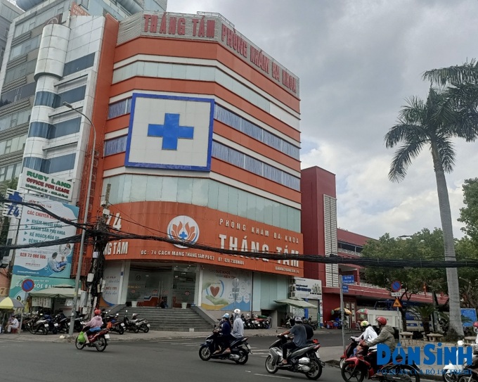Phòng khám Đa khoa Tháng Tám (số 74 đường Cách Mạng Tháng Tám, phường Võ Thị Sáu, quận 3) liên tục bị Sở Y tế xử phạt.