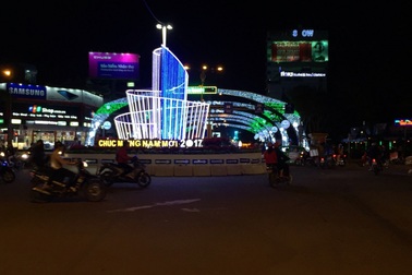 Nên phát huy nguồn vốn xã hội hóa trong việc trang trí đường phố?