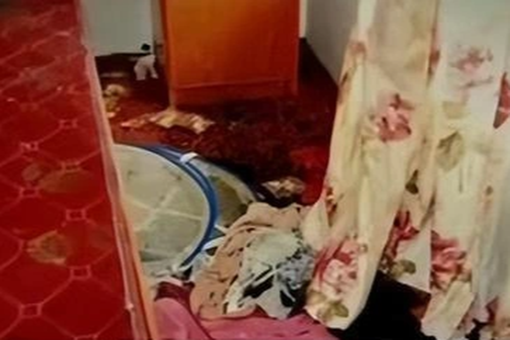 Mẹ nhốt 2 con suốt 2 tháng, bỏ đói đến chết vì ôm hận tuổi thơ bất hạnh - 1 Mẹ nhốt 2 con suốt 2 tháng, bỏ đói đến chết vì ôm hận tuổi thơ bất hạnh - 1