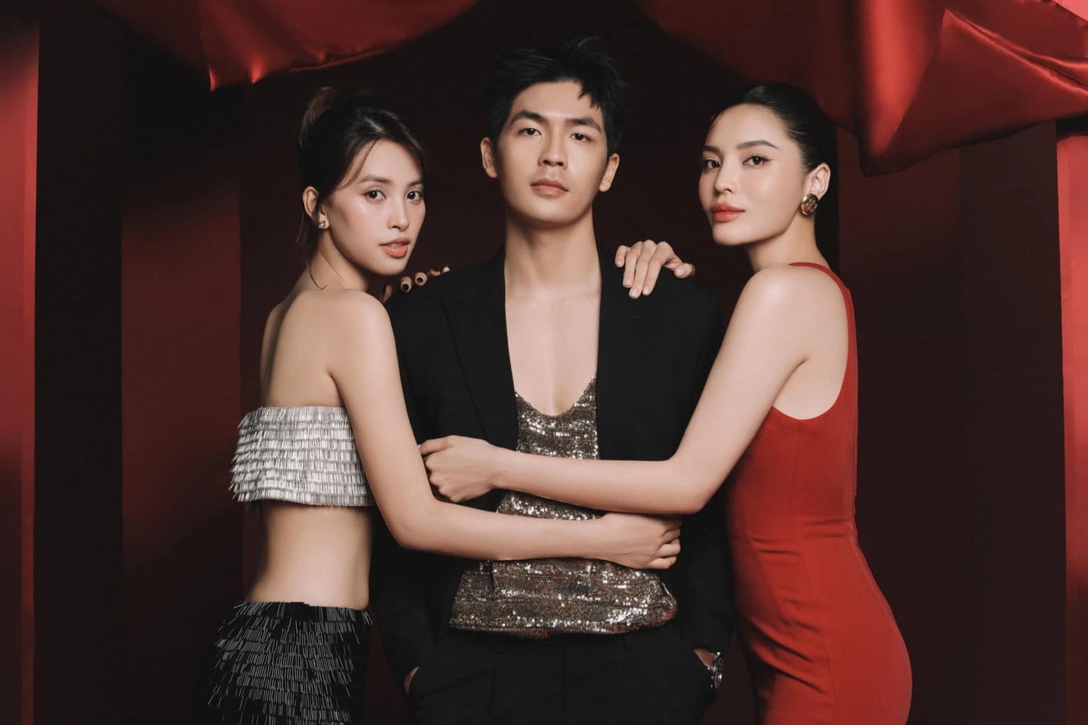 Người đẹp ồ ạt đóng phim: Tết này, ra rạp là gặp hoa hậu! - 3 Người đẹp ồ ạt đóng phim: Tết này, ra rạp là gặp hoa hậu! - 3