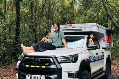 Gia đình 5 người ở TPHCM chi 1,5 tỷ đồng sắm "nhà di động" đi xuyên Việt