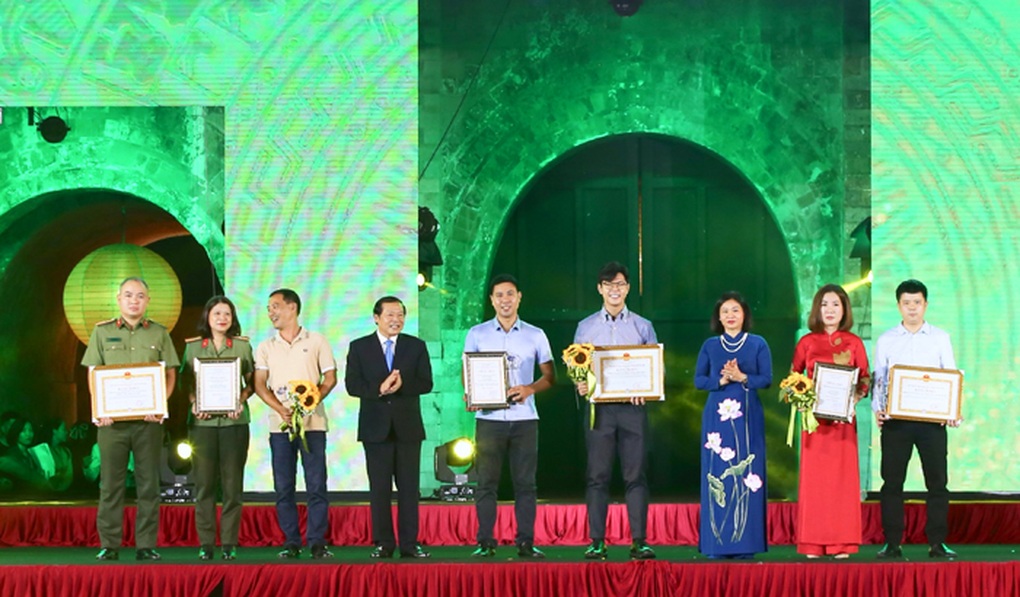 Trao Giải báo chí về Phát triển văn hóa và xây dựng người Hà Nội - 2 Trao Giải báo chí về Phát triển văn hóa và xây dựng người Hà Nội - 2