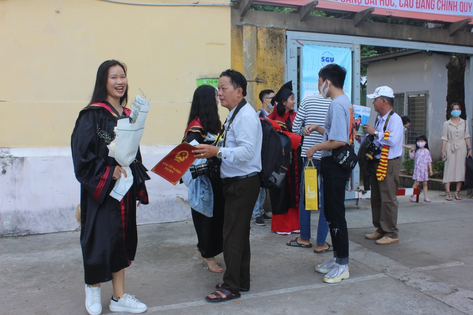 Thợ chụp ảnh dạo “điêu đứng” vì... ế khách - 5 Thợ chụp ảnh dạo “điêu đứng” vì... ế khách - 5