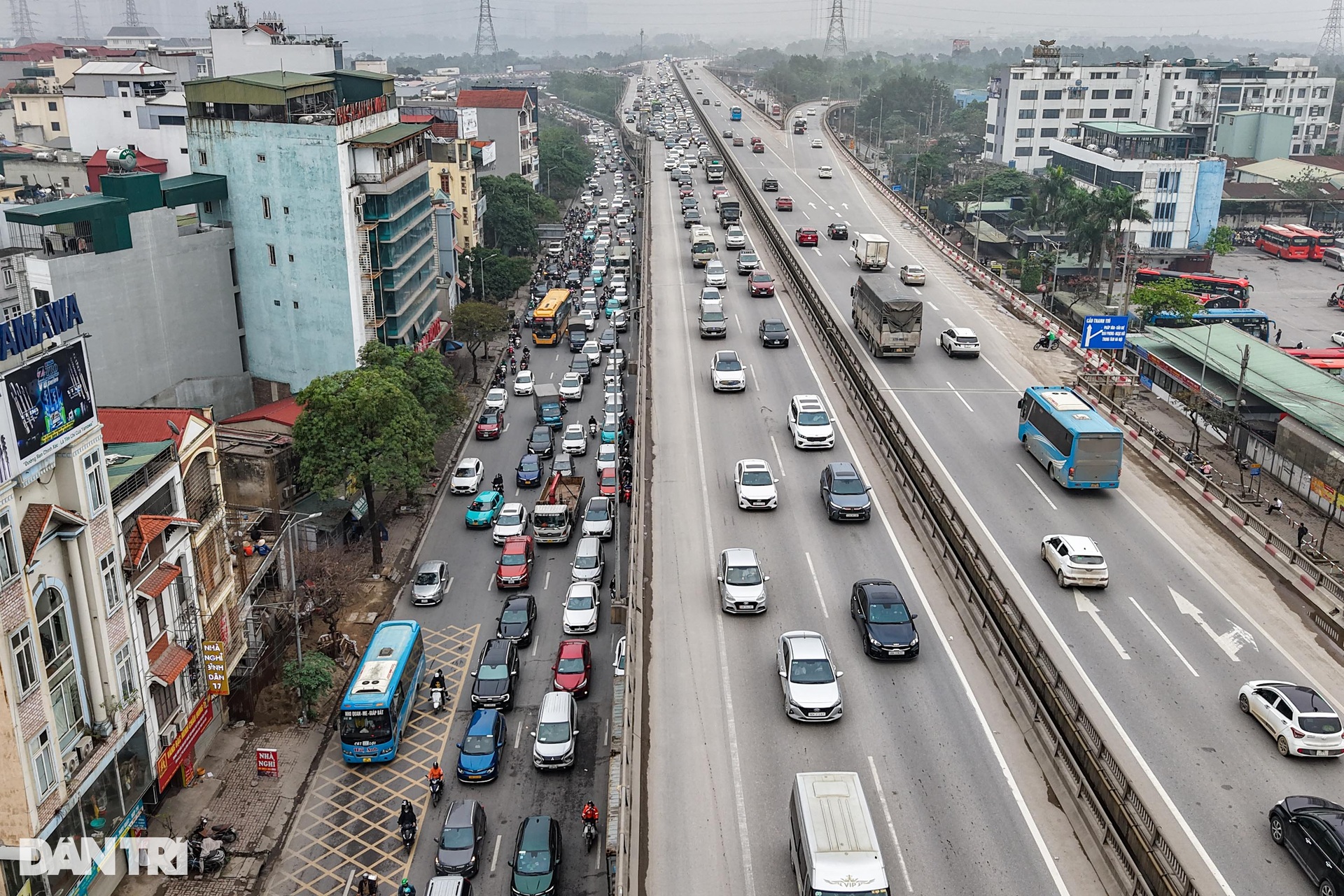 Người dân đổ về Thủ đô ngày cuối kỳ nghỉ, các tuyến đường cửa ngõ tắc dài - 2 Người dân đổ về Thủ đô ngày cuối kỳ nghỉ, các tuyến đường cửa ngõ tắc dài - 2