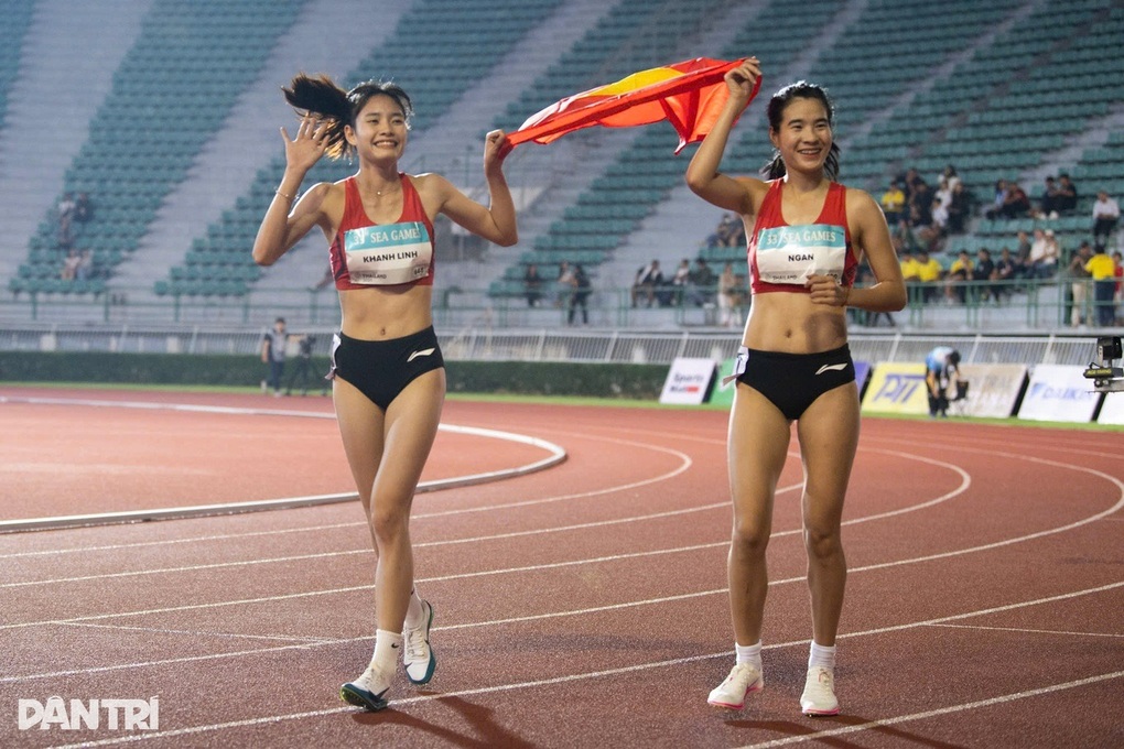 មេដាយស៊ីហ្គេម ៣៣ ចំណាត់ថ្នាក់៖ វៀតណាម ឡើងមកឈរនៅលេខរៀងទី២ - ទី១ Bảng tổng sắp huy chương SEA Games 33: Việt Nam vươn lên vị trí thứ 2 - 1