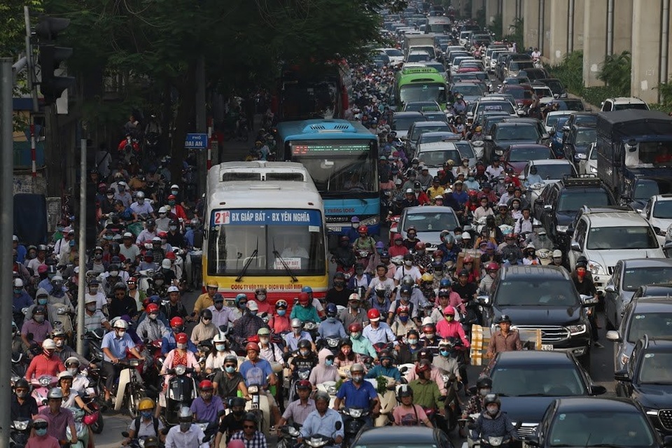Đoạn đường dài 1km “cõng” đến 7 trường đại học, cao đẳng ở Hà Nội - 15 Đoạn đường dài 1km “cõng” đến 7 trường đại học, cao đẳng ở Hà Nội - 15