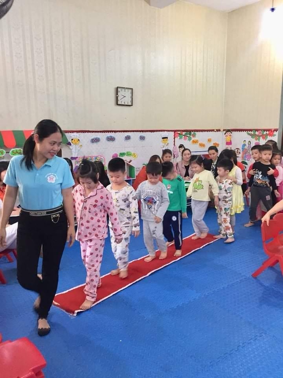 Manh áo bạc vì dịch: Giáo viên chật vật kiếm kế sinh nhai - 1 Manh áo bạc vì dịch: Giáo viên chật vật kiếm kế sinh nhai - 1
