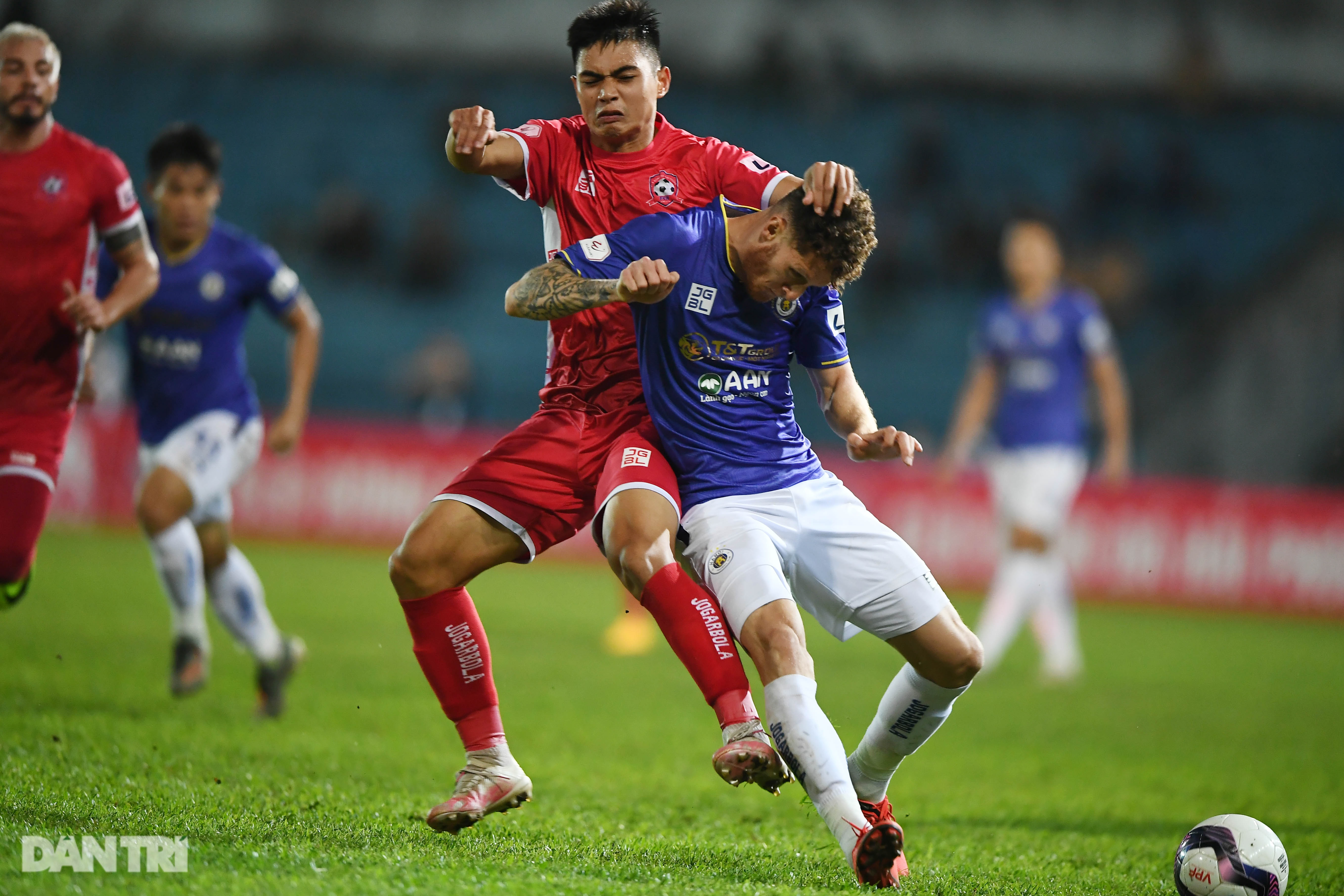 Người hùng Tấn Trường giúp CLB Hà Nội có 3 điểm đầu tiên ở V-League - 16 Người hùng Tấn Trường giúp CLB Hà Nội có 3 điểm đầu tiên ở V-League - 16