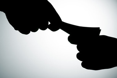 Bắt giam Phó trưởng công an xã nghi nhận hối lộ của con bạc