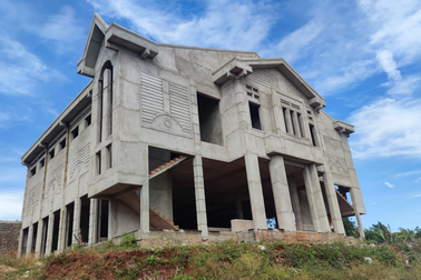 Chợ xây 5 năm không xong vì "chưa có tiền xây tiếp"