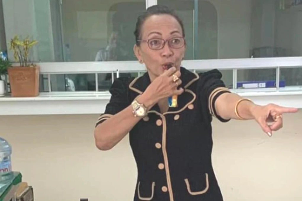 Nữ giám thị U70 trị bạo lực học đường theo cách không giống ai - 1 Nữ giám thị U70 trị bạo lực học đường theo cách không giống ai - 1