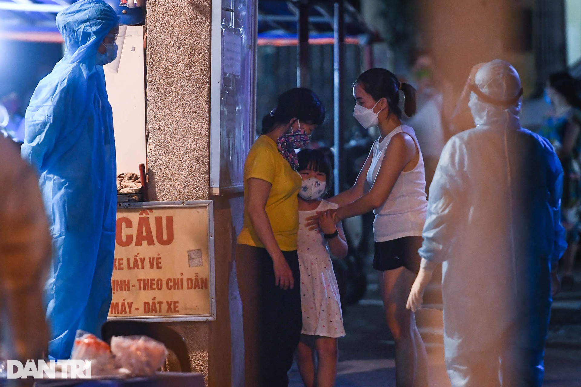 Nhà thuốc 95 Láng Hạ có F0, nhiều người liên quan phải xét nghiệm trong đêm - 9 Nhà thuốc 95 Láng Hạ có F0, nhiều người liên quan phải xét nghiệm trong đêm - 9