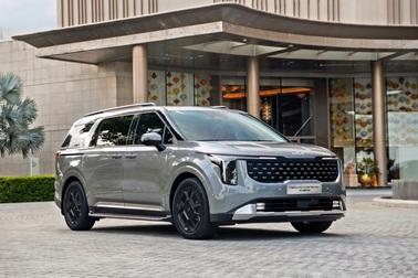 Kia Carnival giữ vững sức hút với phiên bản Hybrid