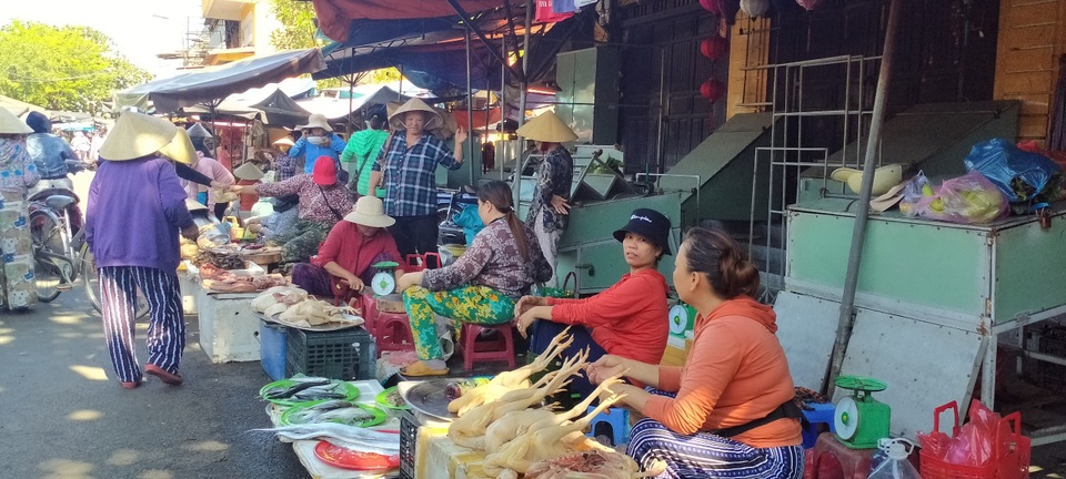 Bánh ú tro, vải thiều đắt hàng dịp Tết Đoan Ngọ ở Hội An - 4 Bánh ú tro, vải thiều đắt hàng dịp Tết Đoan Ngọ ở Hội An - 4