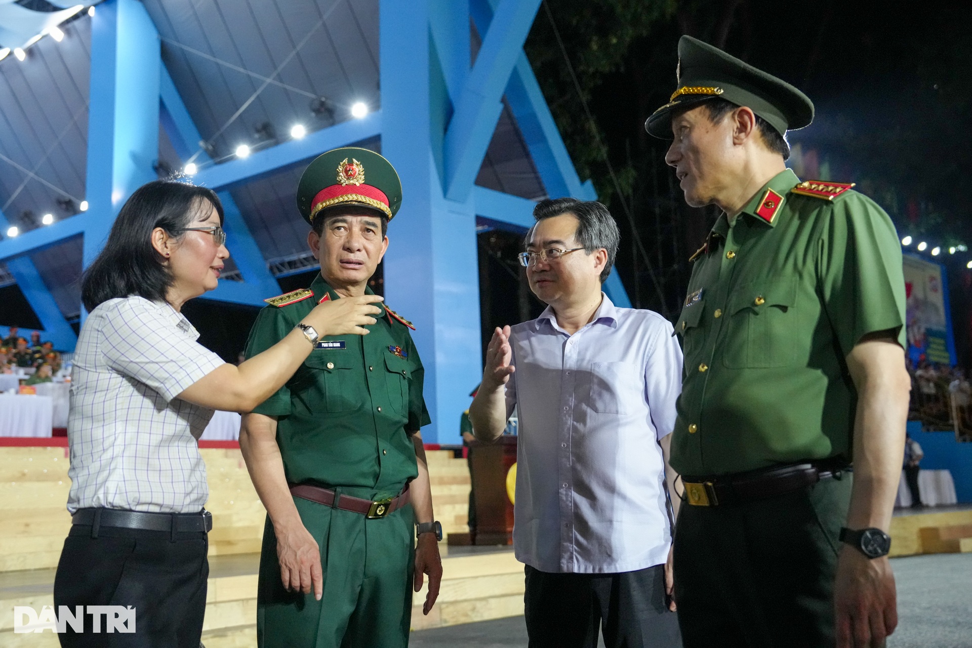 Bộ Quốc phòng và Bộ Công an kiểm tra hợp luyện diễu binh, diễu hành ở TPHCM - 9 Bộ Quốc phòng và Bộ Công an kiểm tra hợp luyện diễu binh, diễu hành ở TPHCM - 9