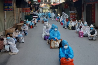 Bắc Giang phê bình cán bộ vụ người trong vùng cách ly ra ngoài đi làm