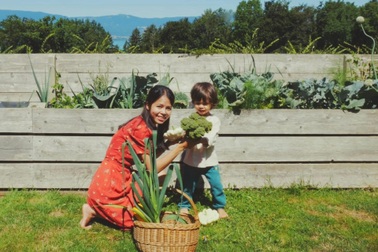 Mẹ Việt ở Thụy Sĩ "bỏ phố về quê", cùng con trải nghiệm cuộc sống trong mơ