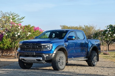 Vừa về đại lý, Ford Ranger Raptor 2023 đã kèm "lạc" 40 triệu đồng
