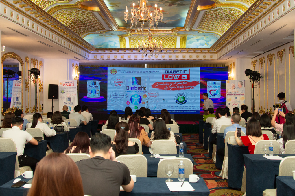 Sữa Hoàng Gia Royal Ausnz ra mắt sản phẩm cho người bệnh tiểu đường, ung thư - 4 Sữa Hoàng Gia Royal Ausnz ra mắt sản phẩm cho người bệnh tiểu đường, ung thư - 4