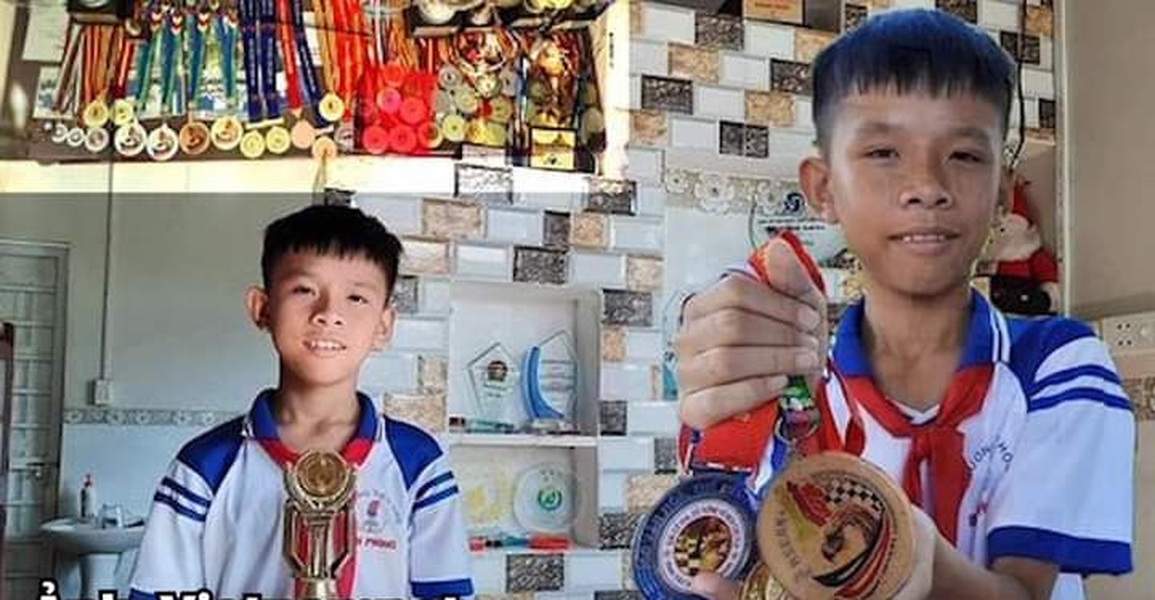 Cảm phục thầy giáo bán vé số để giúp đỡ học sinh nghèo - 4 Cảm phục thầy giáo bán vé số để giúp đỡ học sinh nghèo - 4