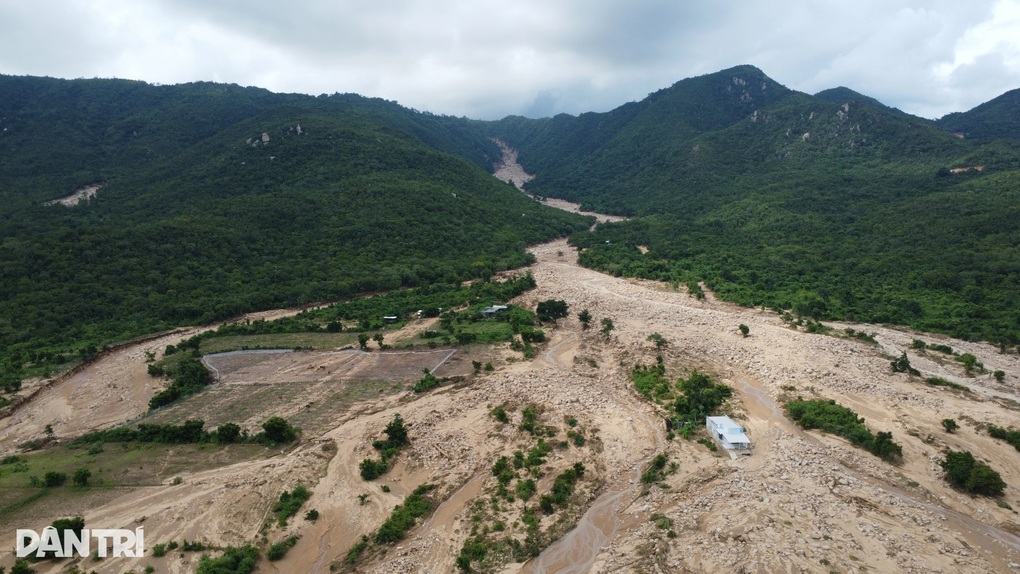 Cả gia sản mất sạch sau một đêm vì vỡ hồ nước ở Lâm Đồng - 2 Cả gia sản mất sạch sau một đêm vì vỡ hồ nước ở Lâm Đồng - 2