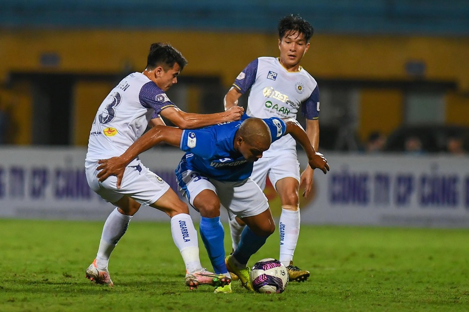 CLB Hà Nội 4-0 Than Quảng Ninh: Quang Hải rực sáng - 18 CLB Hà Nội 4-0 Than Quảng Ninh: Quang Hải rực sáng - 18
