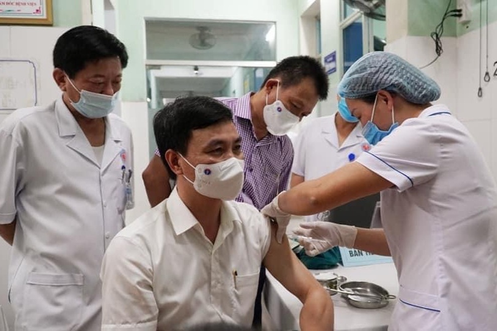 Quảng Bình triển khai tiêm những mũi vắc xin Covid-19 đầu tiên - 1 Quảng Bình triển khai tiêm những mũi vắc xin Covid-19 đầu tiên - 1