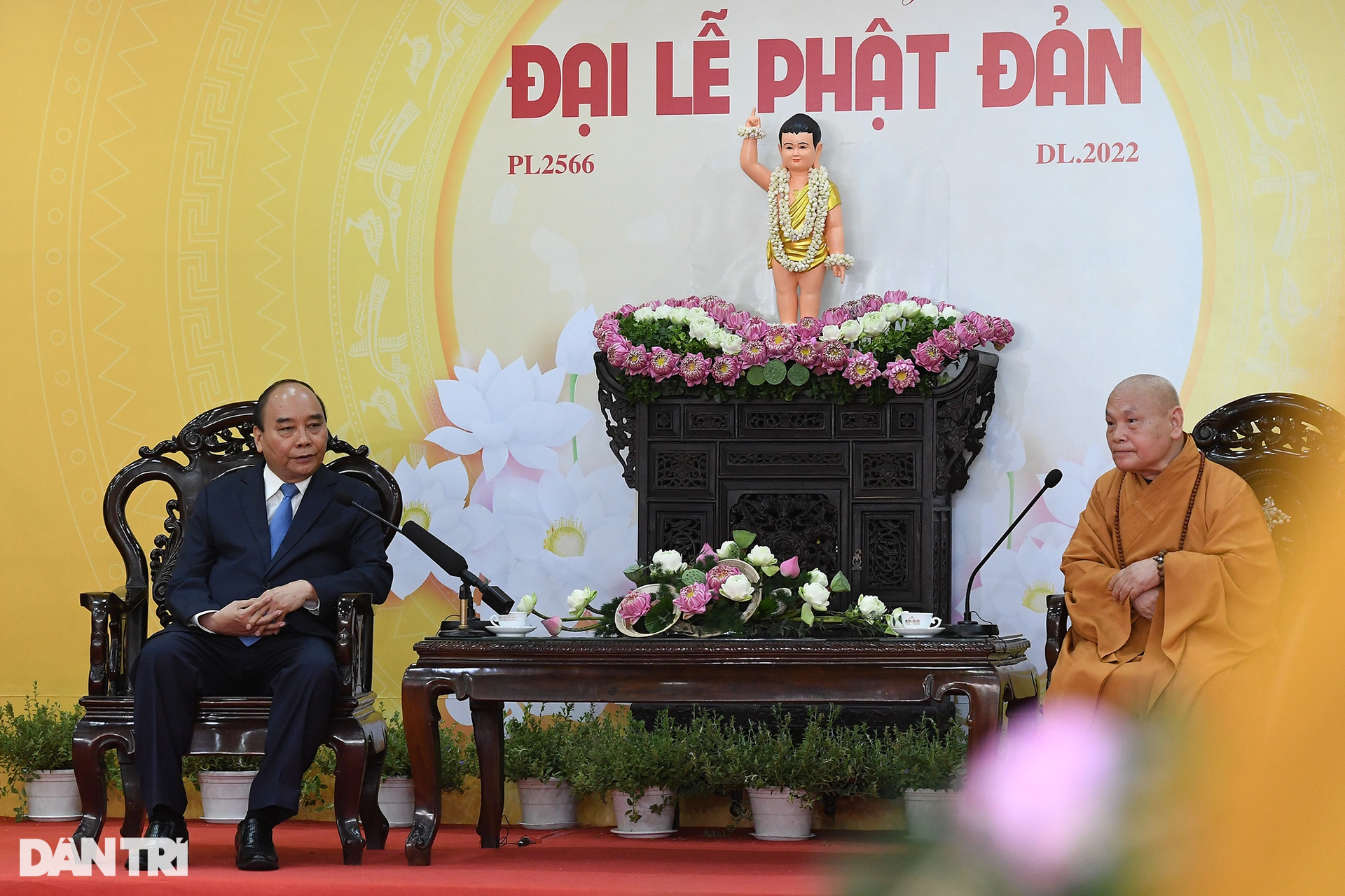 Chủ tịch nước Nguyễn Xuân Phúc chúc mừng Đại lễ Phật đản tại TPHCM - 3 Chủ tịch nước Nguyễn Xuân Phúc chúc mừng Đại lễ Phật đản tại TPHCM - 3