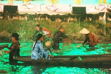 Ngắm cảnh sinh hoạt đầm phá quyến rũ trong đêm hội “Sóng nước Tam Giang”