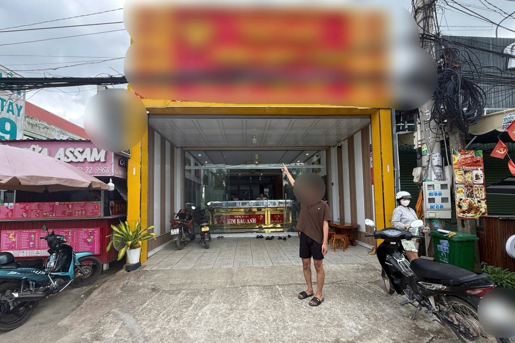 Nam sinh năm nhất vờ mua lắc vàng rồi cướp giật ở Đồng Nai - 1 Nam sinh năm nhất vờ mua lắc vàng rồi cướp giật ở Đồng Nai - 1