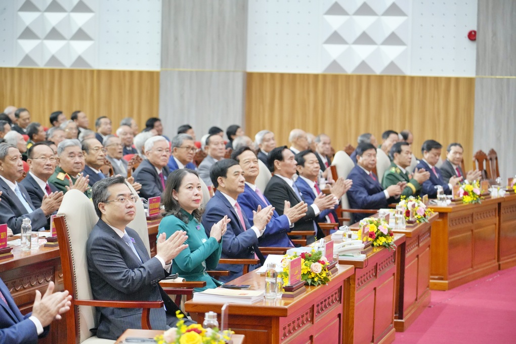 General Phan Van Giang nahm an der Eröffnung des 1. und 2. Parteikongresses der Provinz An Giang teil Đại tướng Phan Văn Giang dự khai mạc Đại hội Đảng bộ tỉnh An Giang lần I - 2
