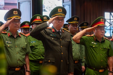 Đại tướng Tô Lâm viếng thăm Đền thờ Liệt sĩ tại Chiến trường Điện Biên Phủ