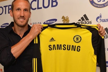 Chelsea bất ngờ thu nạp thủ thành 40 tuổi