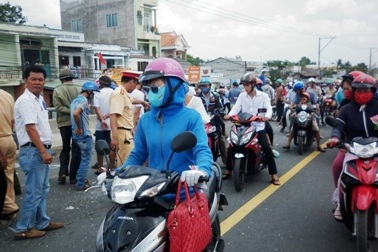 Vụ tai nạn 4 người chết: Chuyển 2 nạn nhân bị thương lên tuyến trên