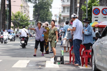 Vé xem trận Việt Nam - Singapore: Ngày buồn cho dân "phe"