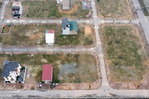 Nên đầu tư đất nền hay căn hộ chung cư năm 2024?